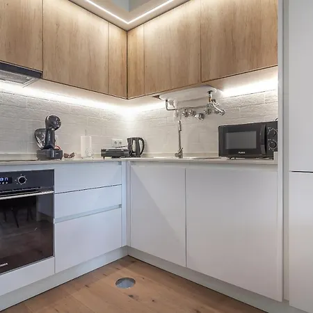 Gravito 53 By Sweet Apartman