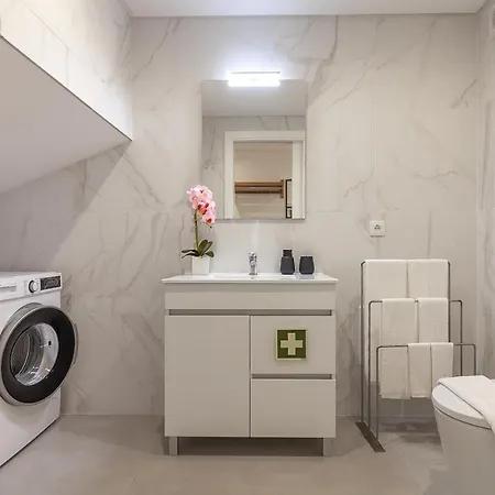 Gravito 53 By Sweet Apartman