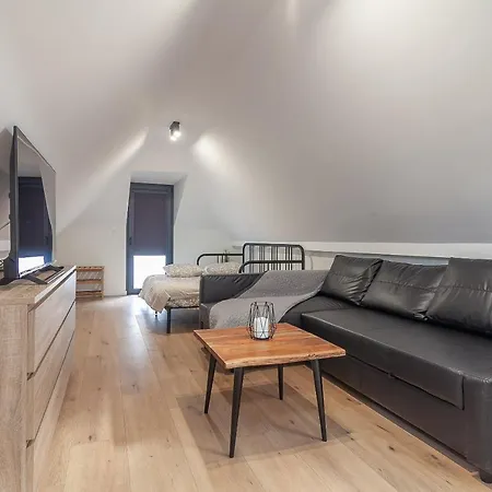 Gravito 53 By Sweet Apartman